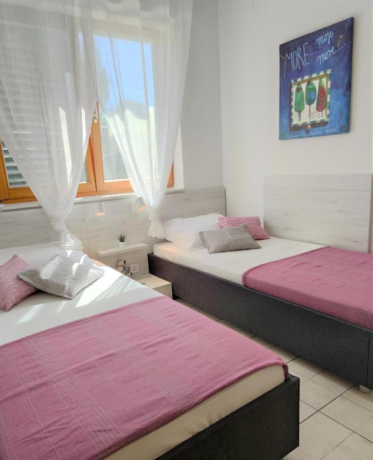 Apartments Riba Βις Δωμάτιο φωτογραφία