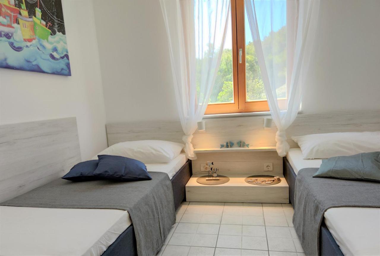 Apartments Riba Βις Δωμάτιο φωτογραφία