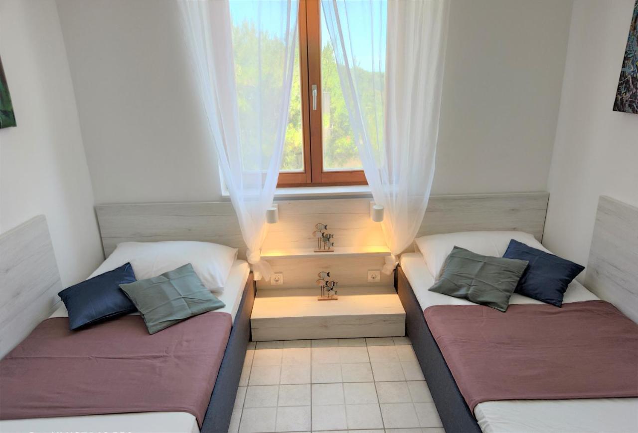 Apartments Riba Βις Δωμάτιο φωτογραφία
