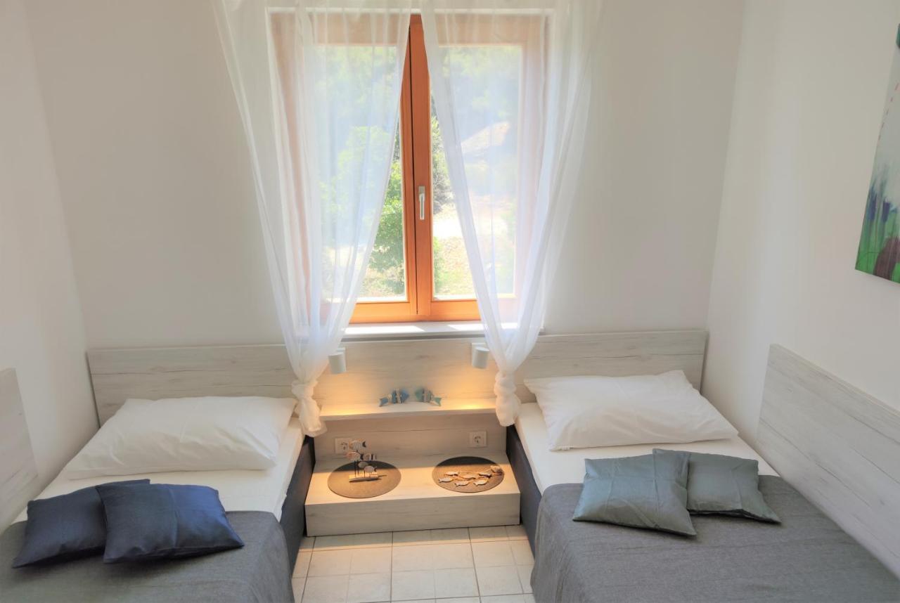 Apartments Riba Βις Δωμάτιο φωτογραφία